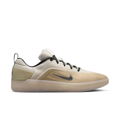Nike SB Zoom Nyjah 4 (Desert Khaki/DK Smoke Grey)