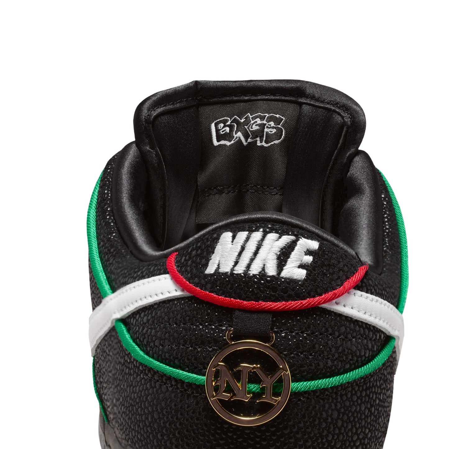 NIKE SB Dunk Low Pro QS Black/White-Challenge Red Noir/Rouge Challenge Blanc