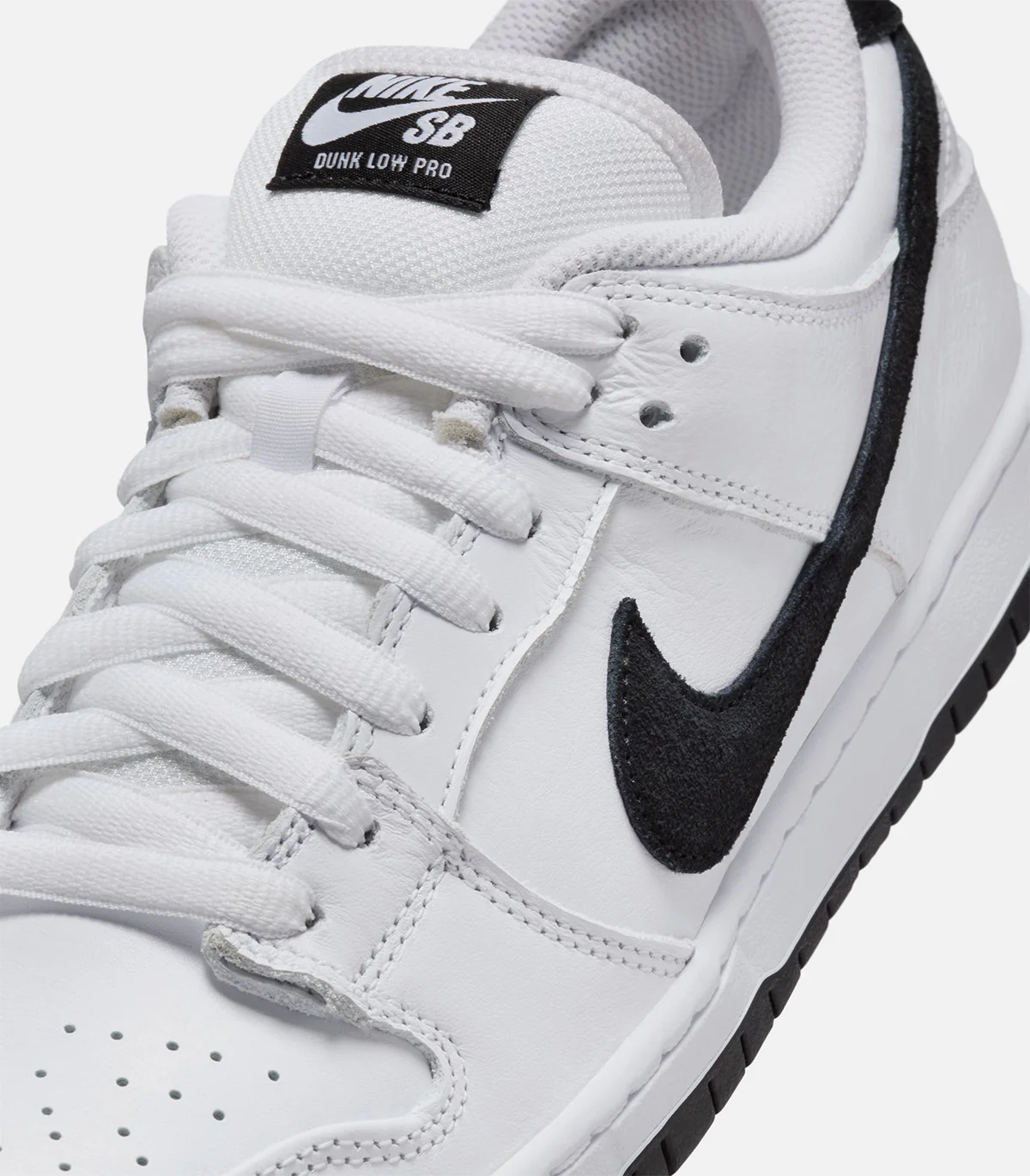 Nike SB Dunk Low Pro (WHITE/BLACK-WHITE)